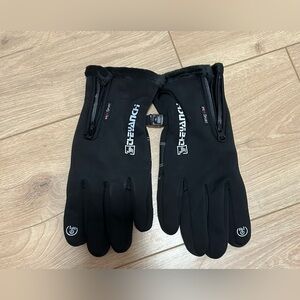 Black Heated Gloves with Zipper Pockets